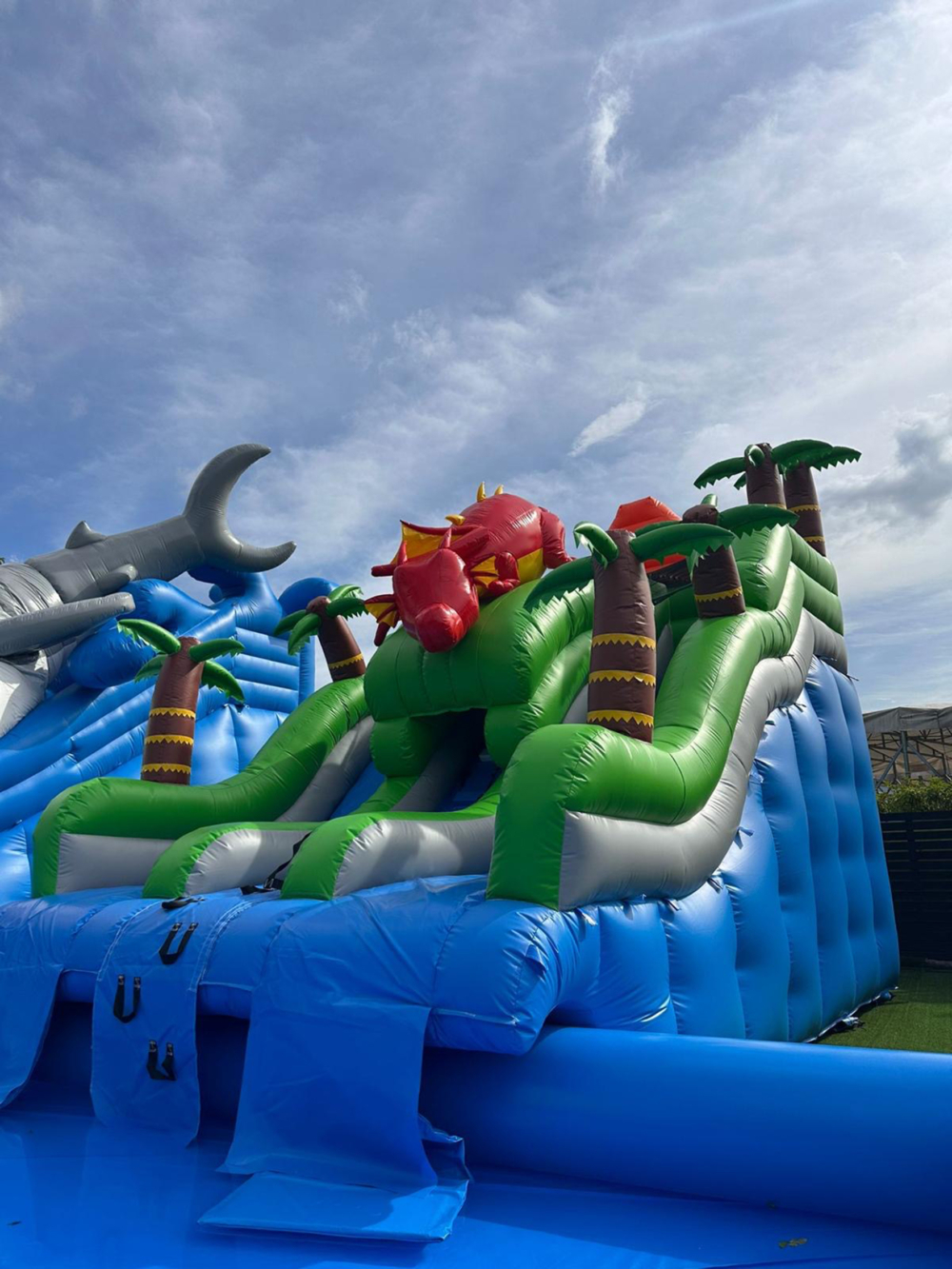 大尾篤恐龍水上樂園主題設施｜穿越小飛龍