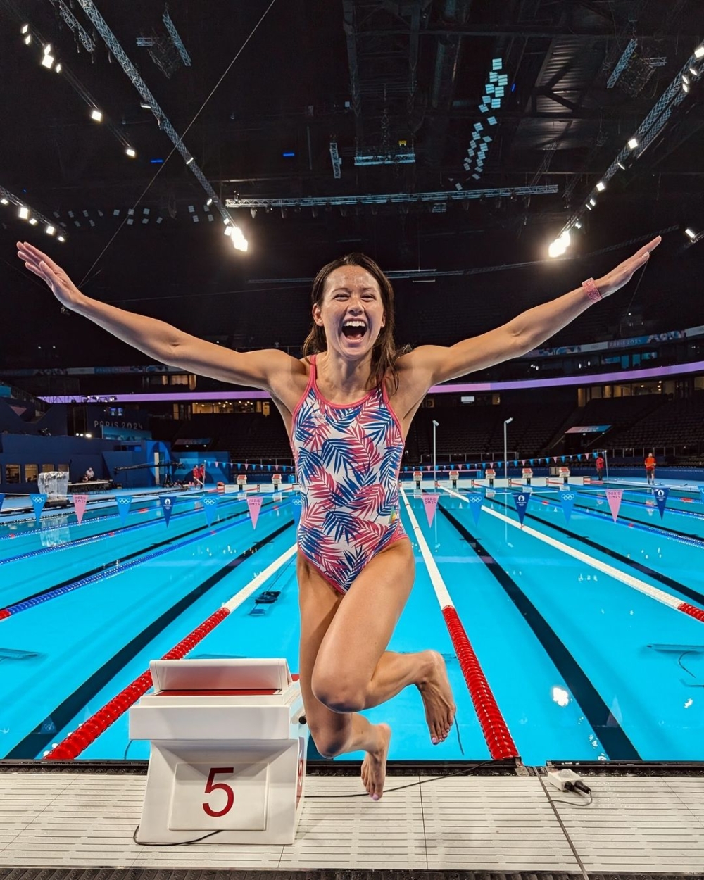 何詩蓓是香港首個游泳世界紀錄保持者！