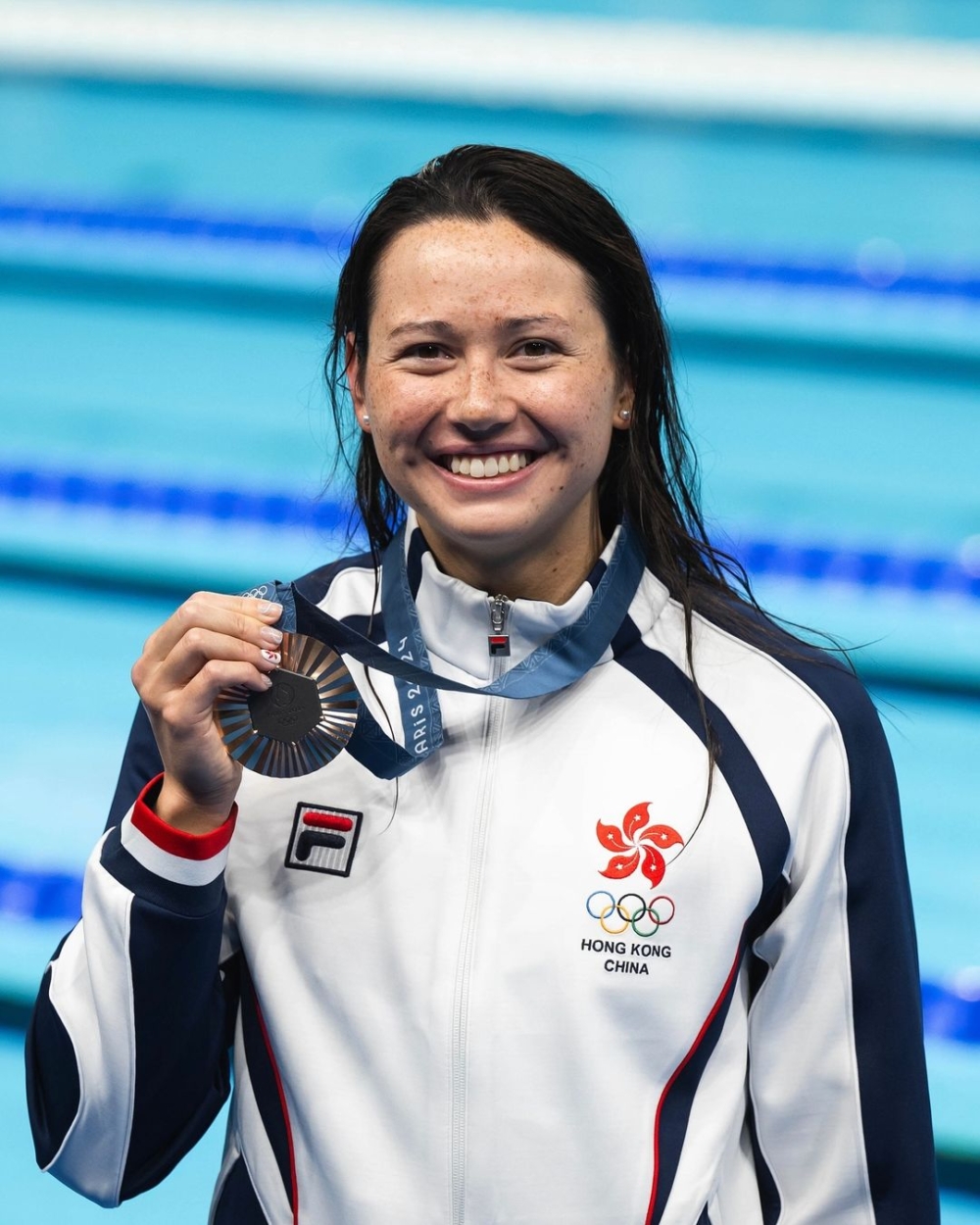 何詩蓓在巴黎奧運200米自由泳決賽中以1分54秒的成績勇奪銅牌！