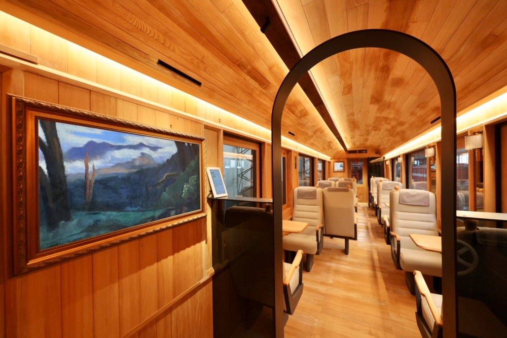 台灣火車首創數位藝術畫框～