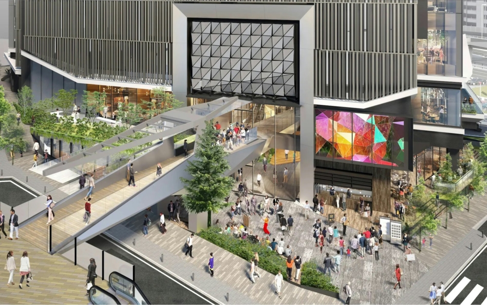 由於SHIBUYA AXSH的位置正好落於坡道的中央處，周邊被宮益坂、明治通及青山通等主要道路圍繞，為了解決高低差的問題，商場在1及2樓的中庭特設步道，以方便人們通往周圍區域。