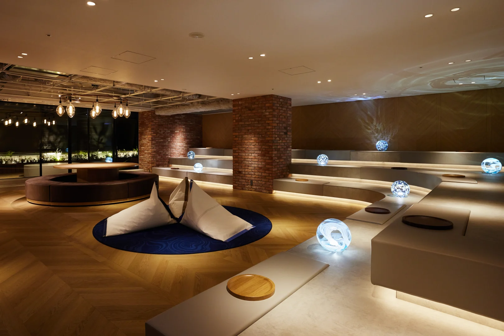 「OMO5 函館」仲設有一個叫做 OMO Base 嘅多功能公共空間。