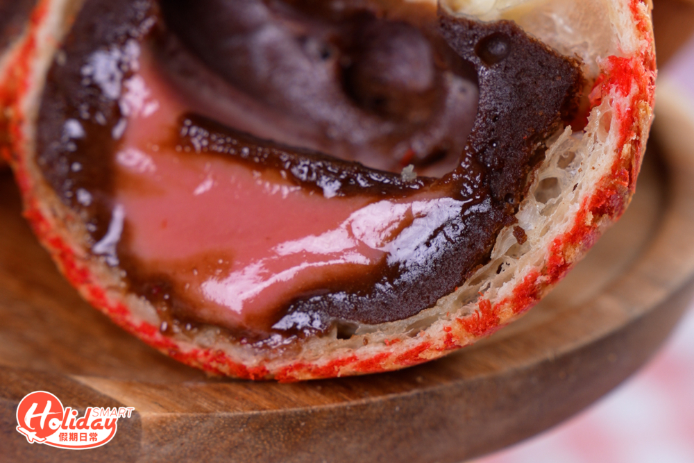 甜中帶一點紅桑子的酸味，味道甜而不膩。