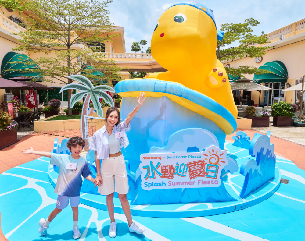 黃金海岸商場中庭更有高達3.5米的衝浪造型奶龍充氣裝置！