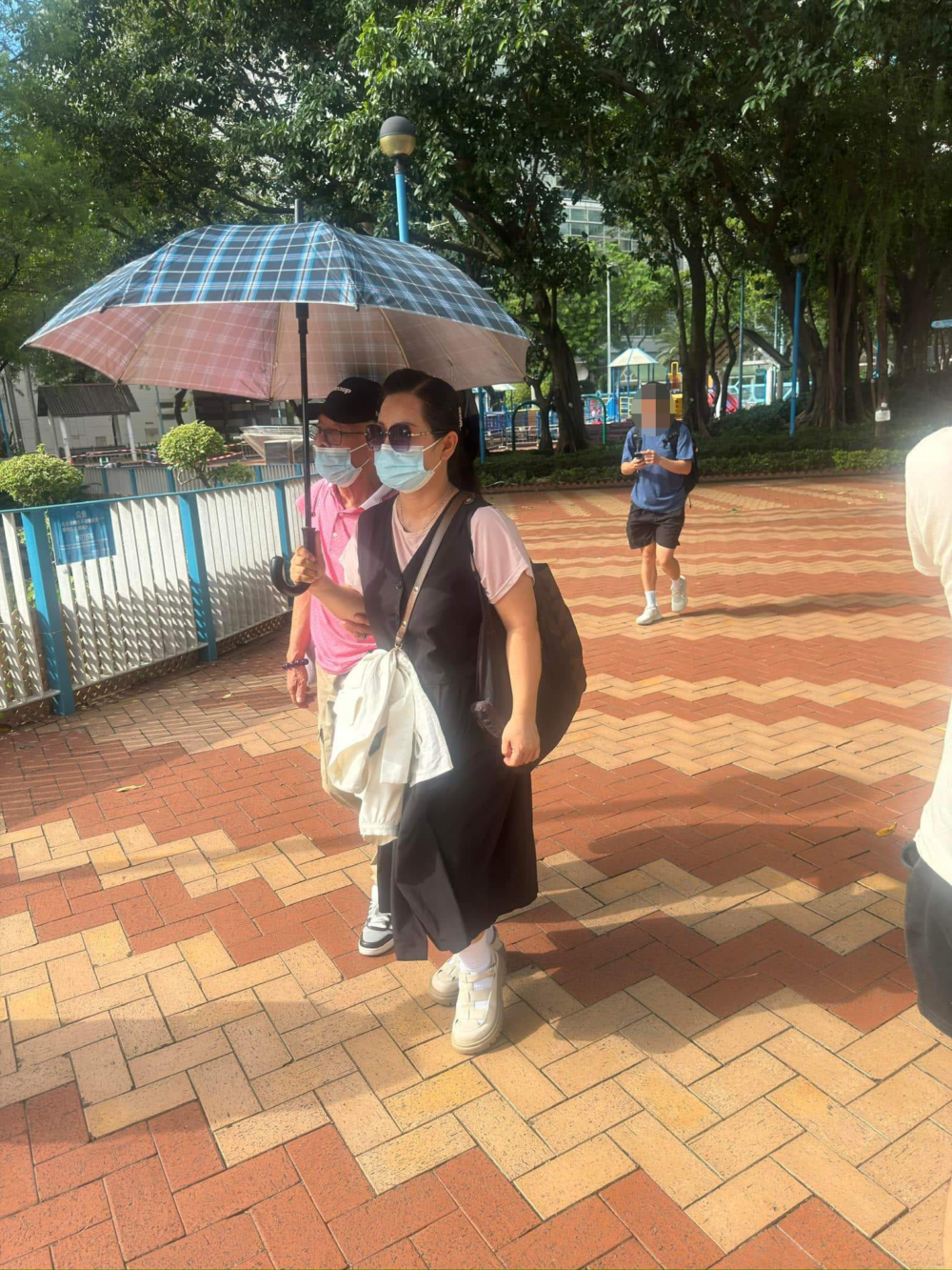 何伯喺何太心目中地位卻明顯比之前下降唔少。