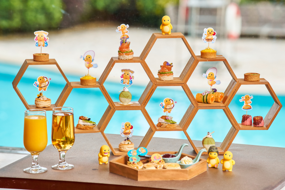 黃金海岸酒店的大堂酒吧將同時亦會推出「奶龍夏日運動會」主題下午茶，多款精緻可愛造型的鹹點和甜品