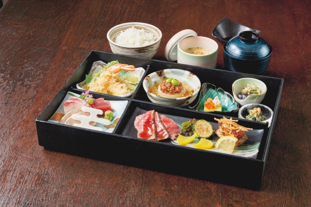 「霞柱」時透無一郎-松花堂御膳。