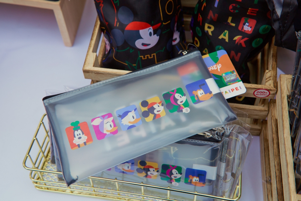 迪士尼主題市集在台北捷運心中山線形公園舉辦，特設多個攤位！