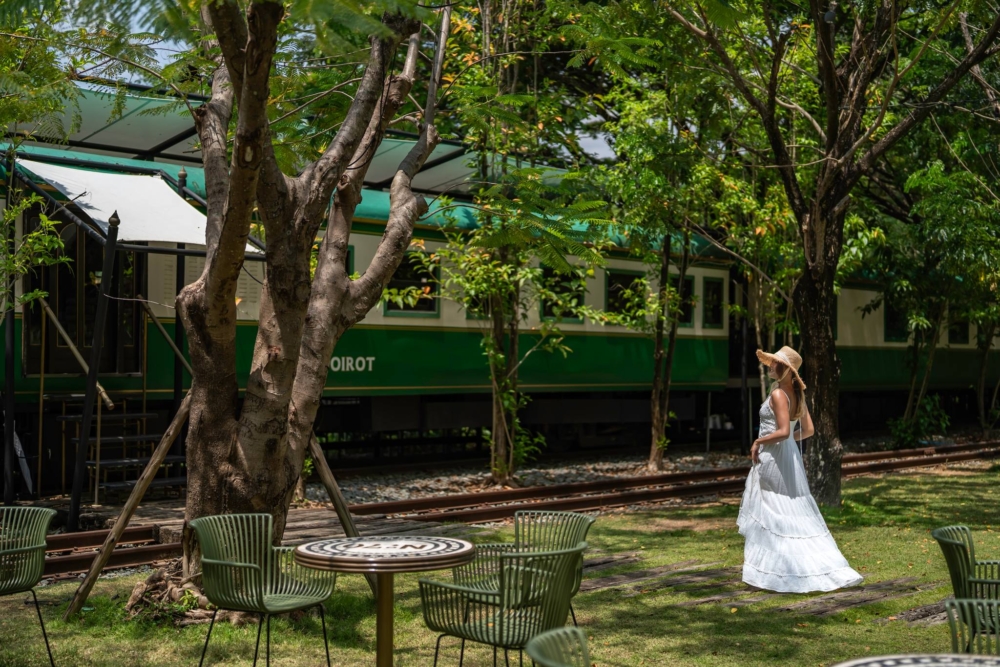 酒店鄰近是被聯合國教科文組織列為世界遺產的「考艾國家公園」（Khao Yai National Park）