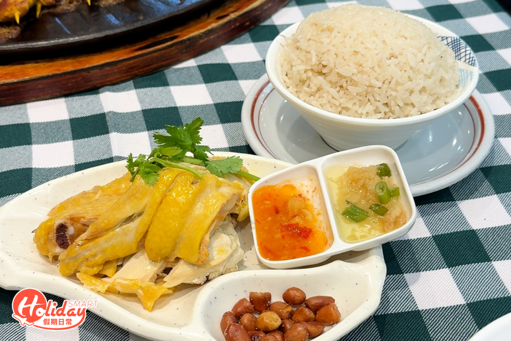 記者就點了海南雞飯。