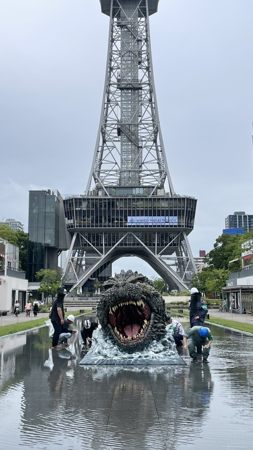 同樣迎來70週年的名古屋中部電力MIRAI TOWER與哥斯拉聯乘推出「中部電力MIRAI TOWERにゴジラ襲来!」特展!