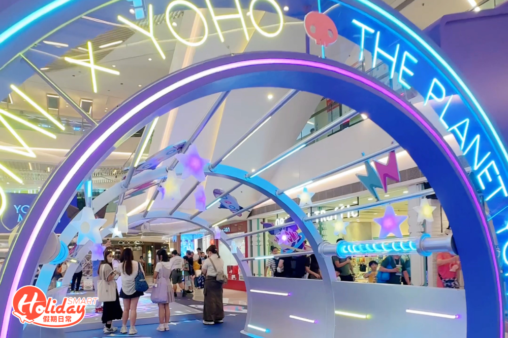 穿過光影隧道，就可以玩互動遊戲。