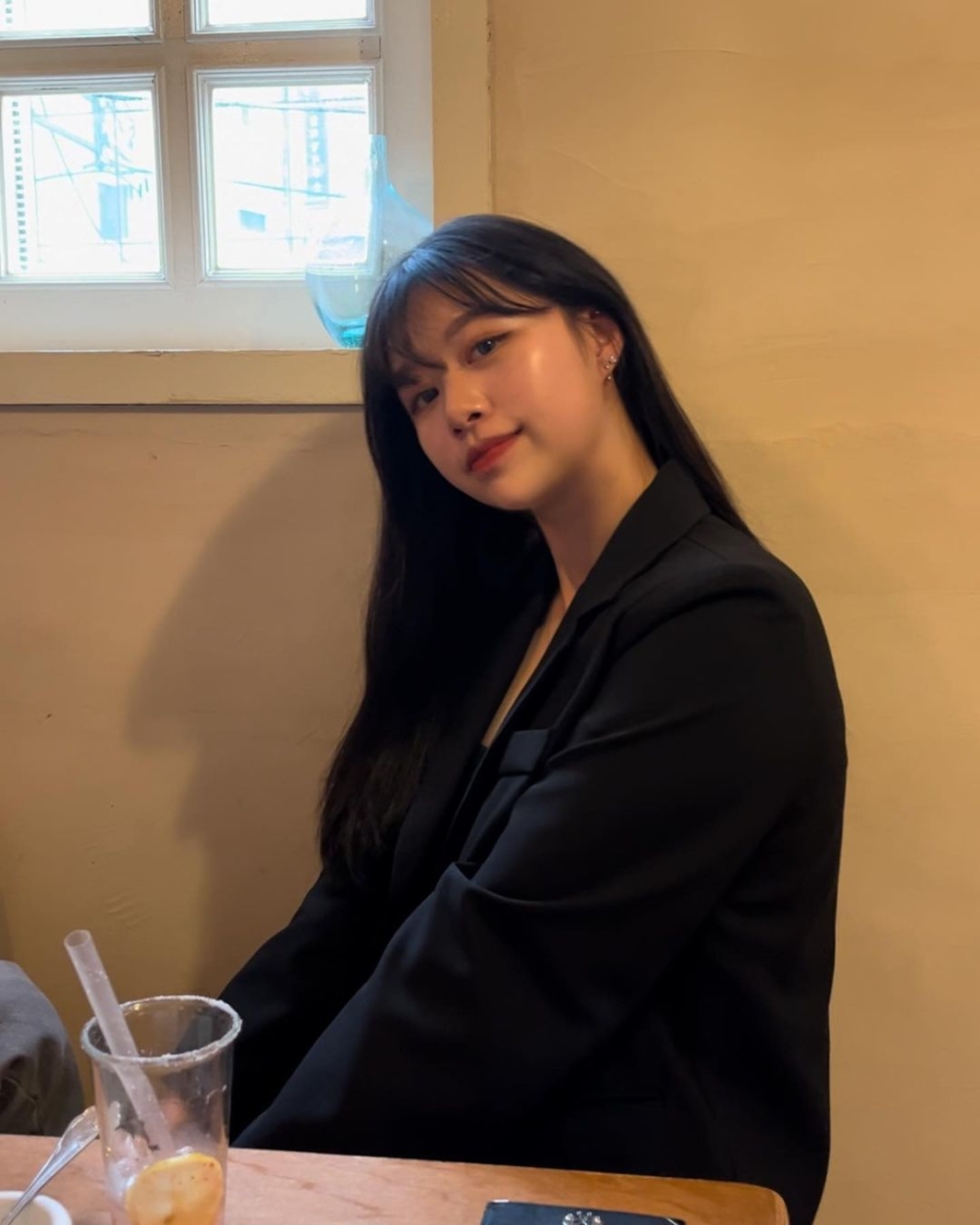 林是見因神似女神全智賢而擁有「小全智賢」之稱！