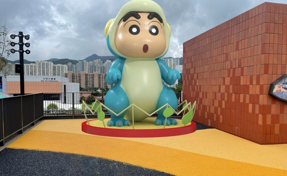 4米高的巨型吹氣小新裝飾