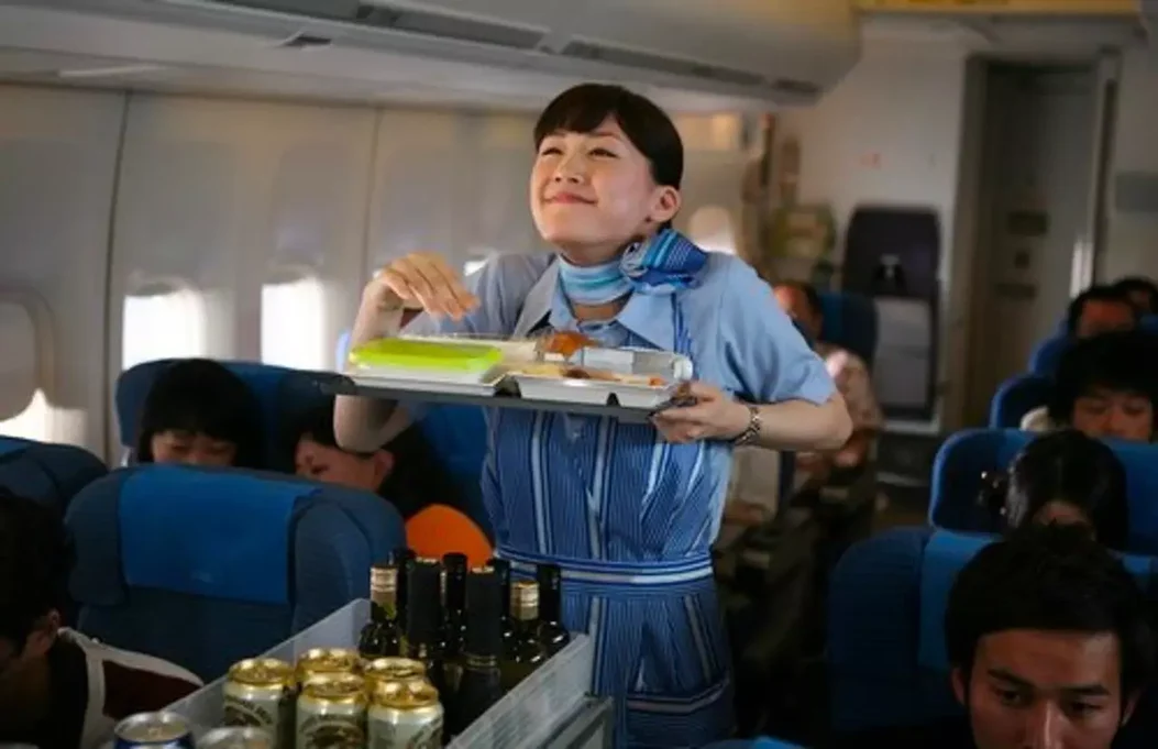 近日，香港航空宣布從7月8日起，在指定航班恢復免費熱食餐點及甜品服務