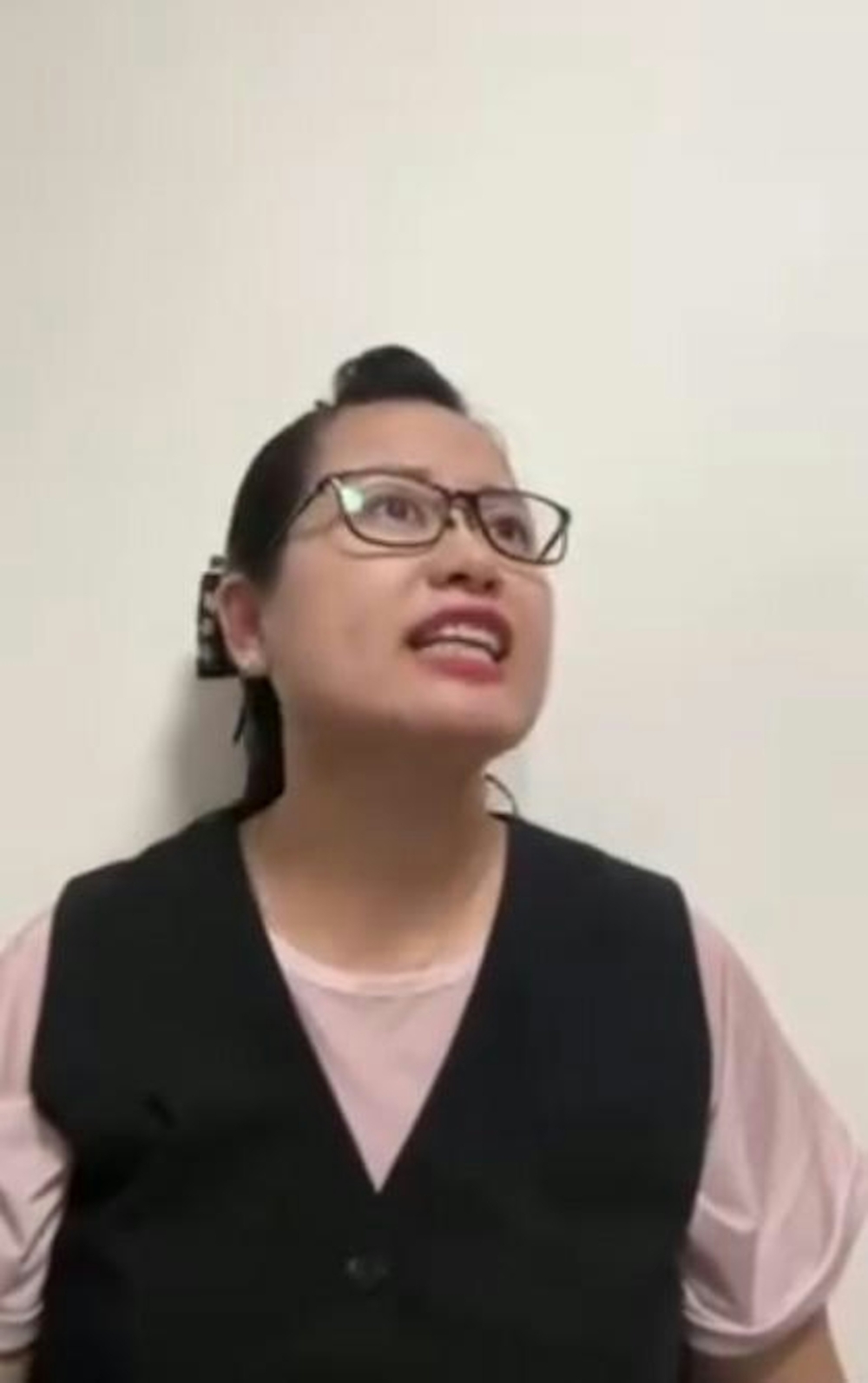 事源昨日（7日）何太開直播，表示受夠何伯「咁蠢」表示想要離婚