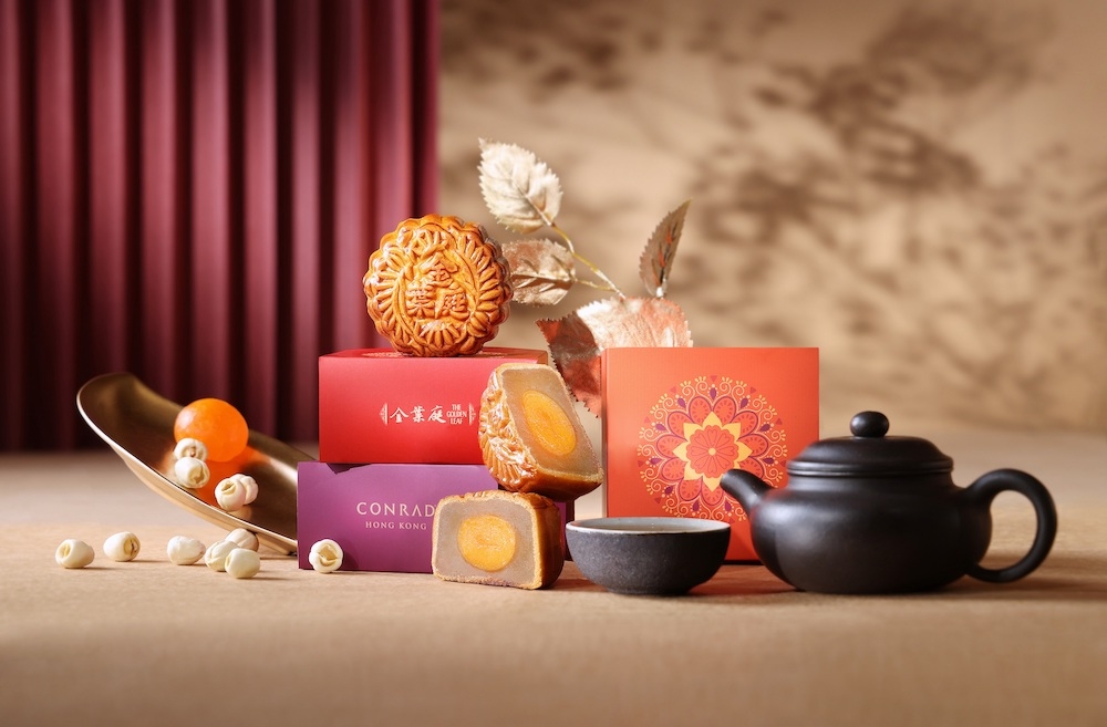 香港港麗酒店傳統白蓮蓉蛋黃月餅。