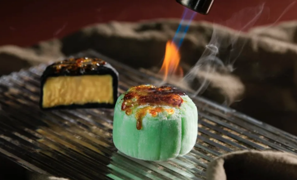 香港嘉里酒店推出法式焦糖冰皮月餅二重奏，令人回味。