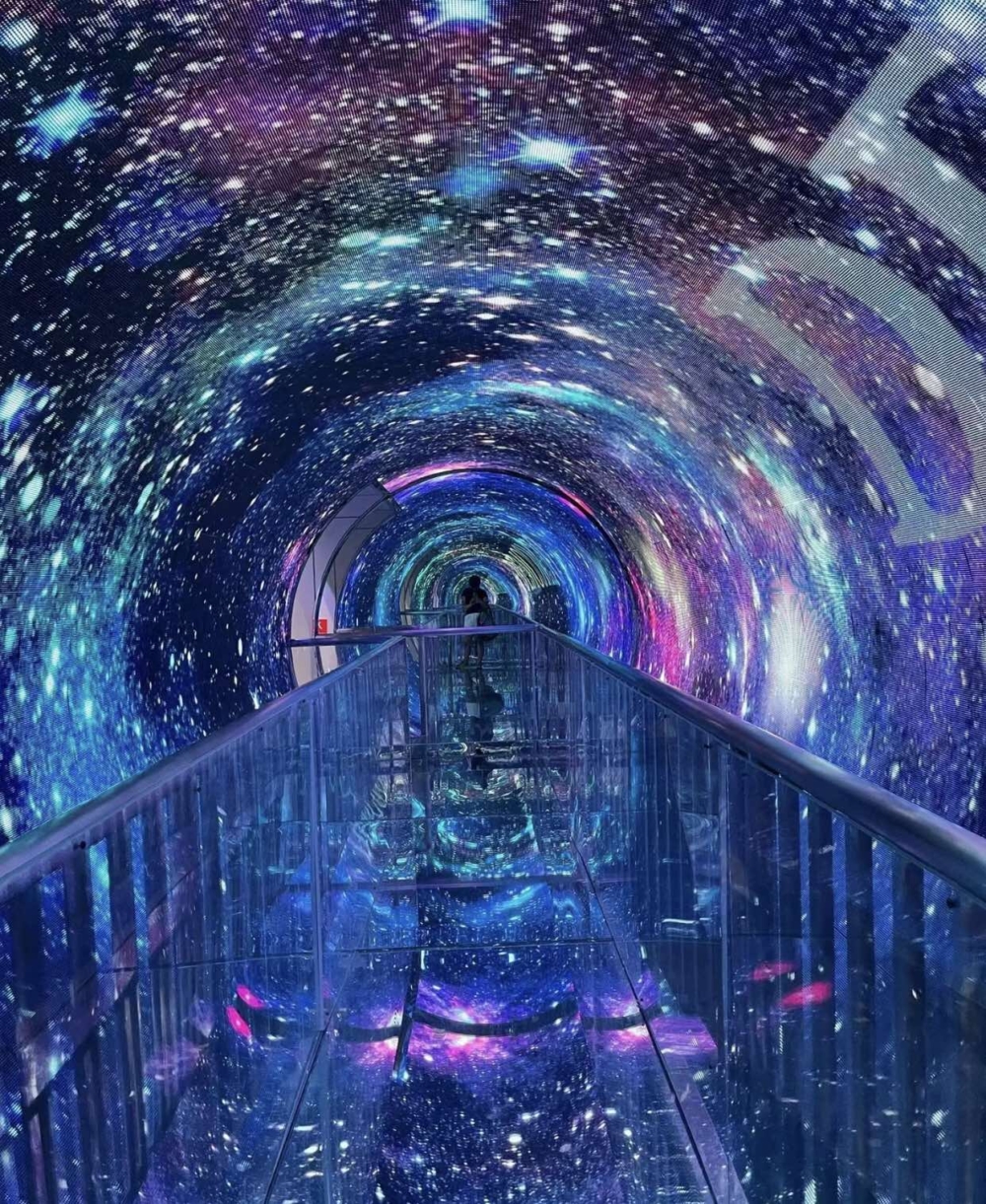 龍崗區科技館以大量的視覺科技及實體遊戲，呈現宇宙、航天科技及未來生活的場景～