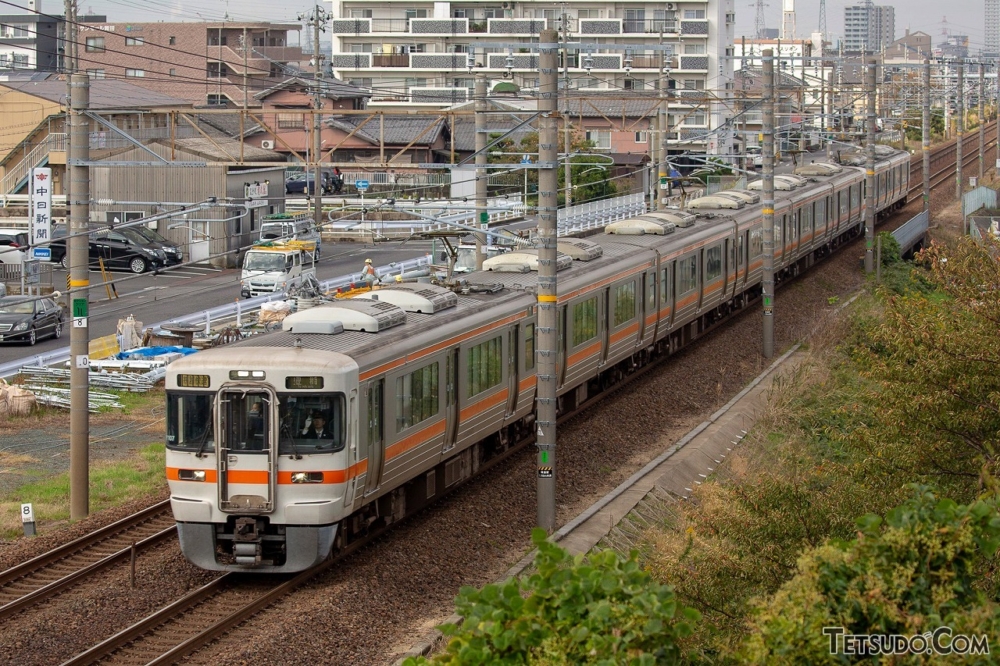 東海道本線大磯站至熱海站間路段減速。