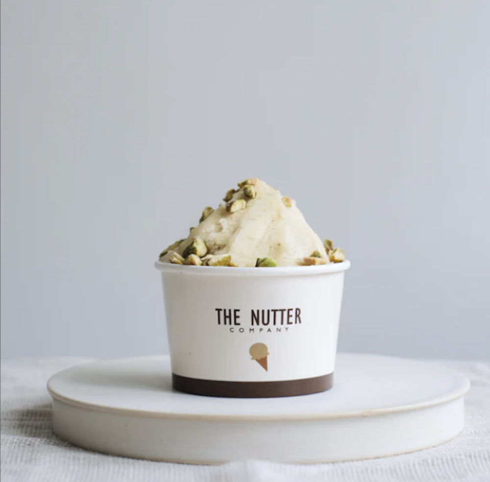 特濃開心果雪糕除咗有開心果之外，仲加入咗⽜油果，令口感更香滑！