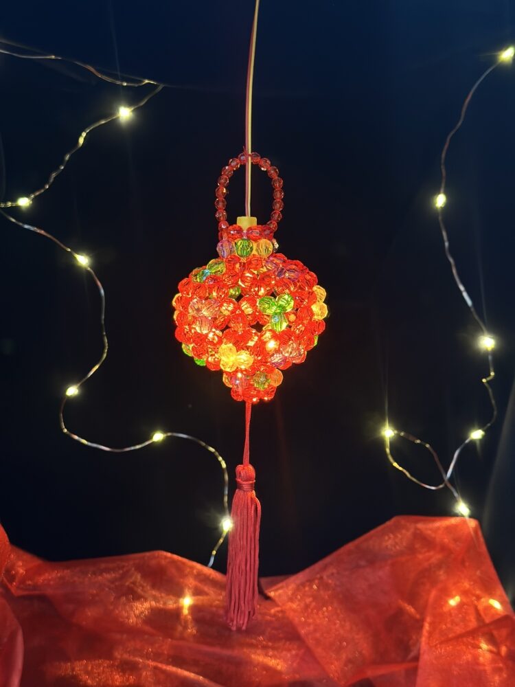 由懷智學員設計及製作的彩珠燈籠！