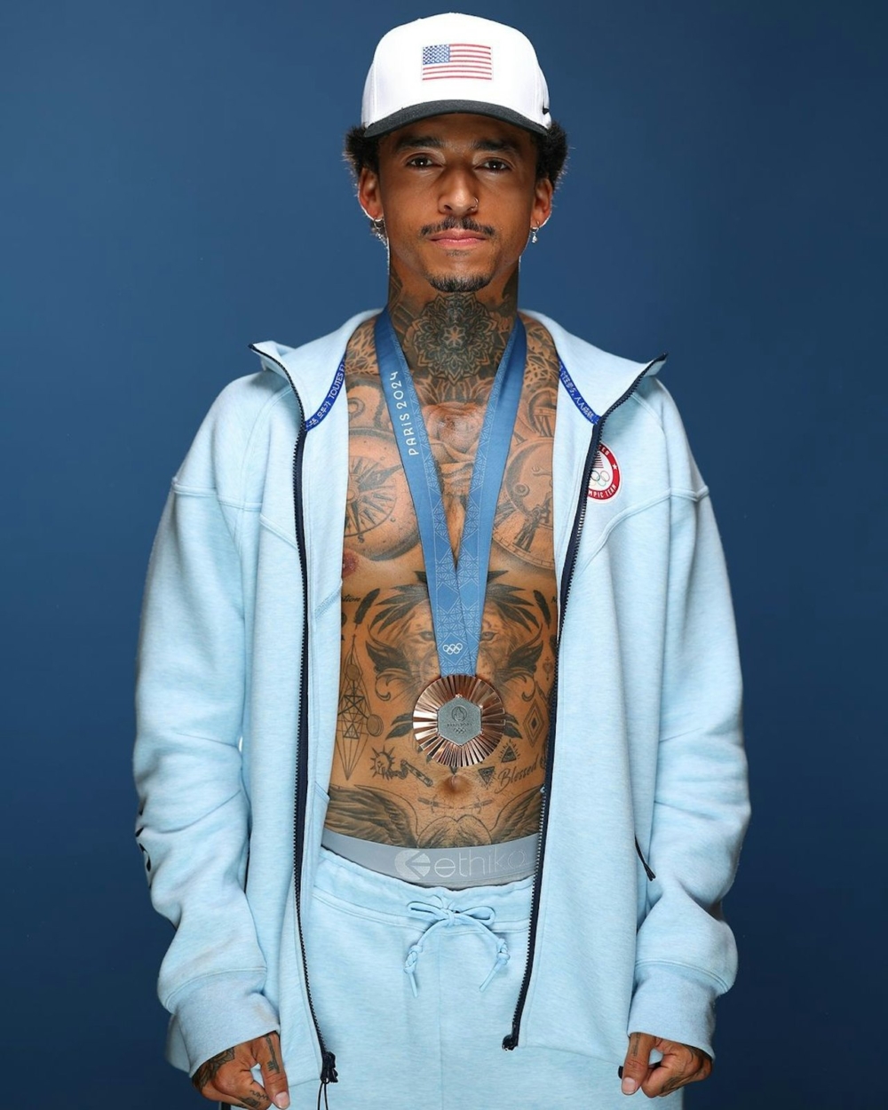 早前拿下滑板銅牌的美國滑板選手赫斯頓，亦指自己的銅牌已經出現塗層剝落、斑駁的慘況