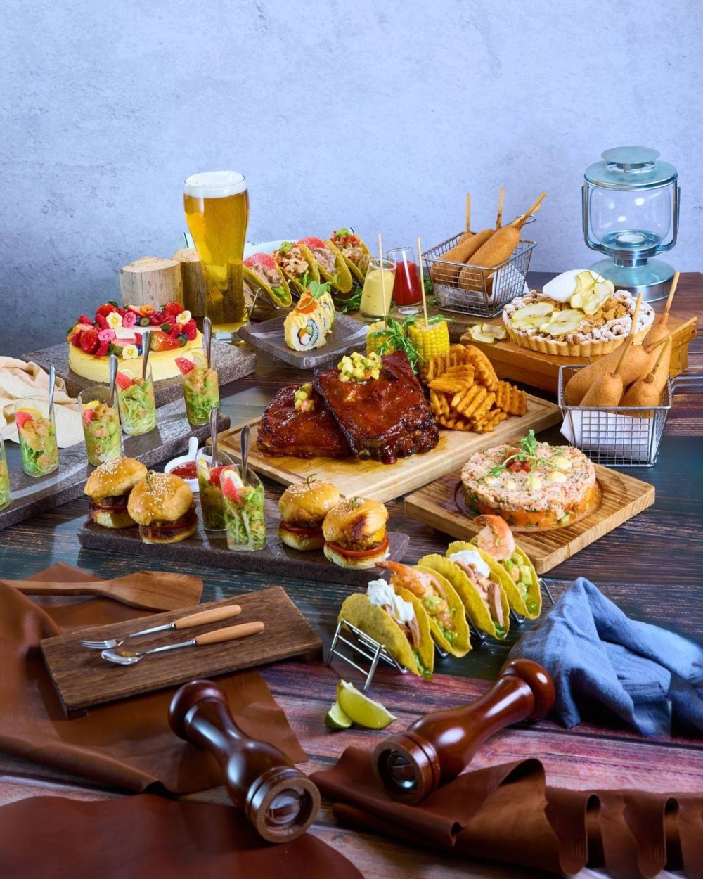 美式自助晚餐盛宴。