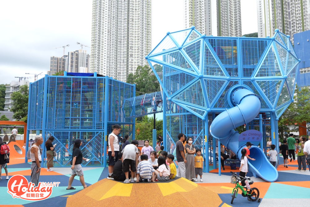 遊樂場的設計以幾何圖形和動物為主題。