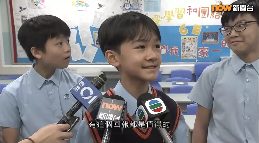 不少網民看到馬龍和其隊友的訪問後，都紛紛指三人「神還原」早前香港小學生升中派位訪問片段