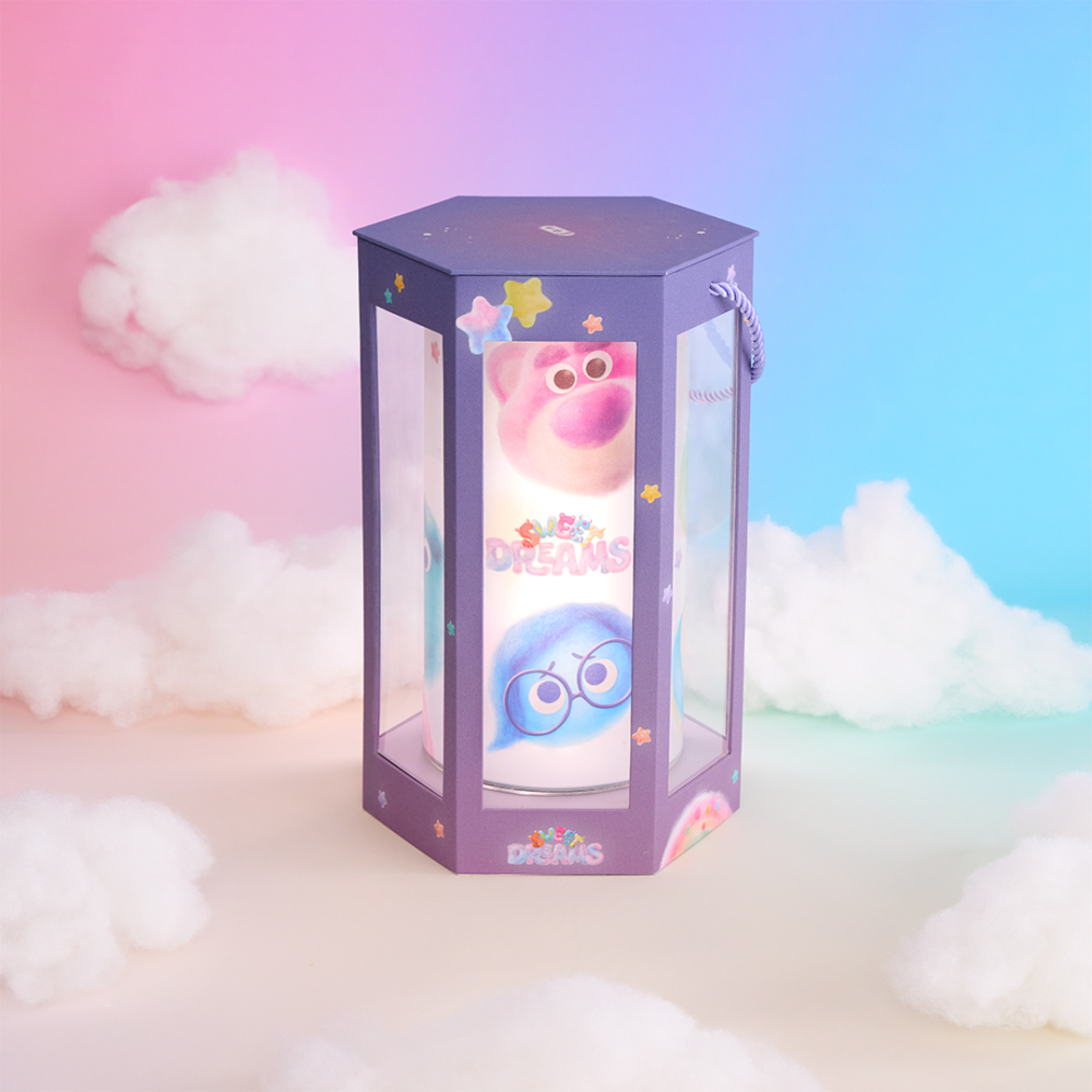 奇華餅家今年率先推出的「迪士尼 ‧ 彼思系列Sweet Dreams走馬燈月餅禮盒」。