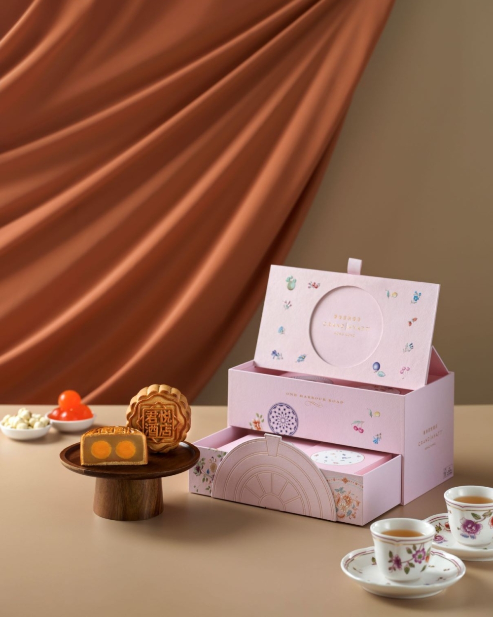 香港君悅酒店歡悅月餅禮盒-雙黃白蓮蓉月餅。