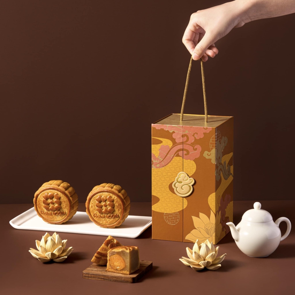 唯港薈傳統雙黃白蓮蓉月餅。