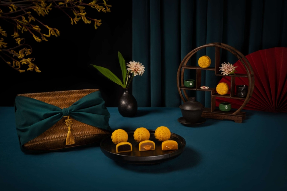 香港逸東酒店「逸月流金」木盒月餅禮盒。