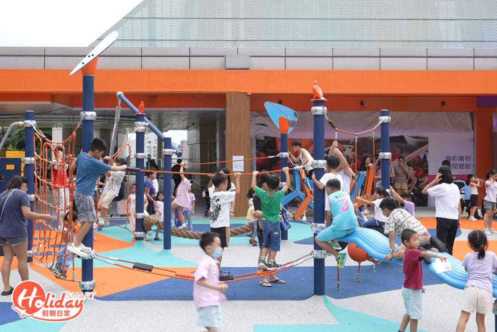 遊樂場內有非常多不同設計的繩網陣和攀爬網。