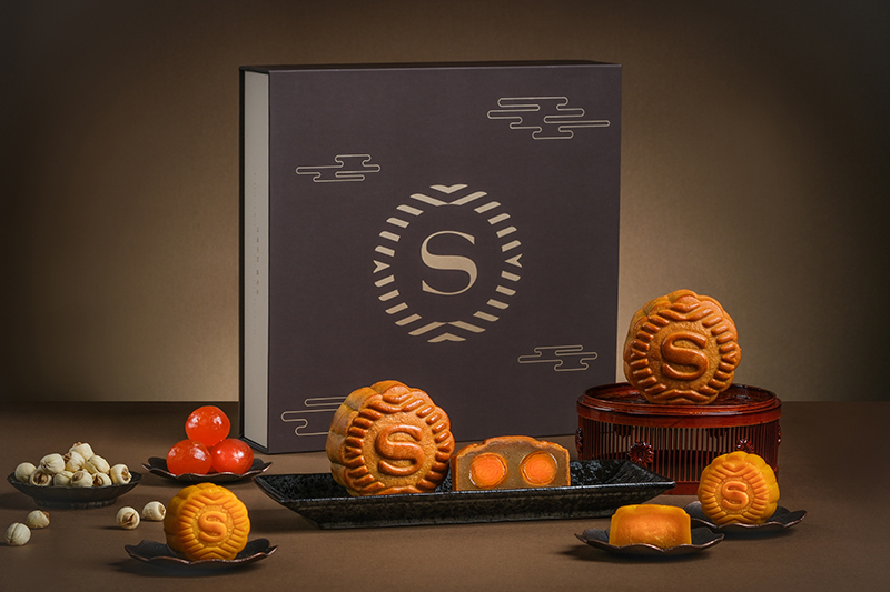 香港喜來登酒店雙黃白蓮蓉月餅禮盒。