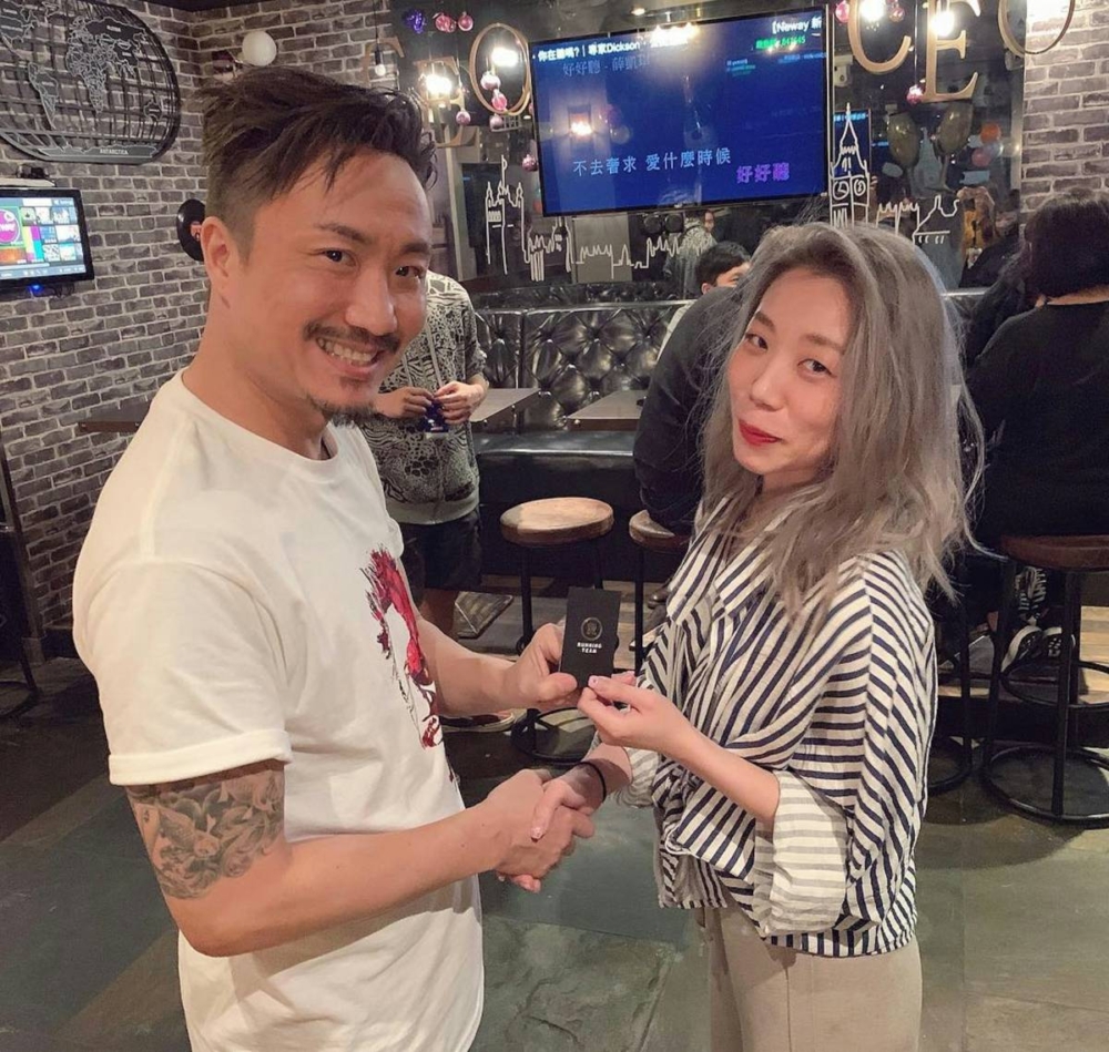 近日突然發表聲明，宣布與處事多年的經理人湘姐（何慶湘）終止合作