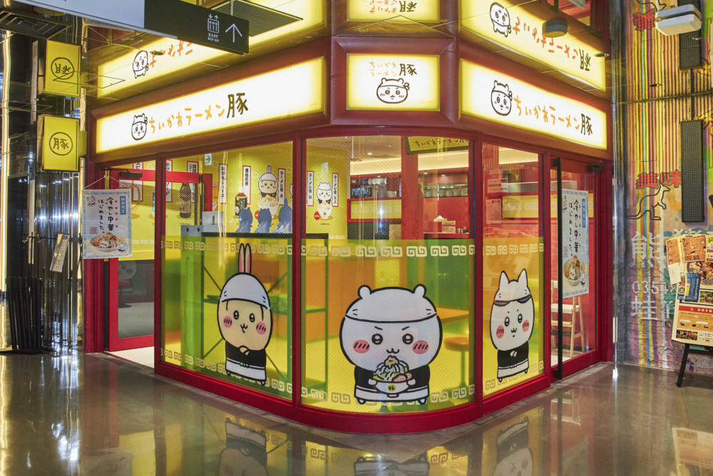 「ちいかわ拉麵豚」拉麵店是以動畫中出現過的拉麵店「郎」為靈感,特別開設的期間限定店,主打二郎系拉麵!
