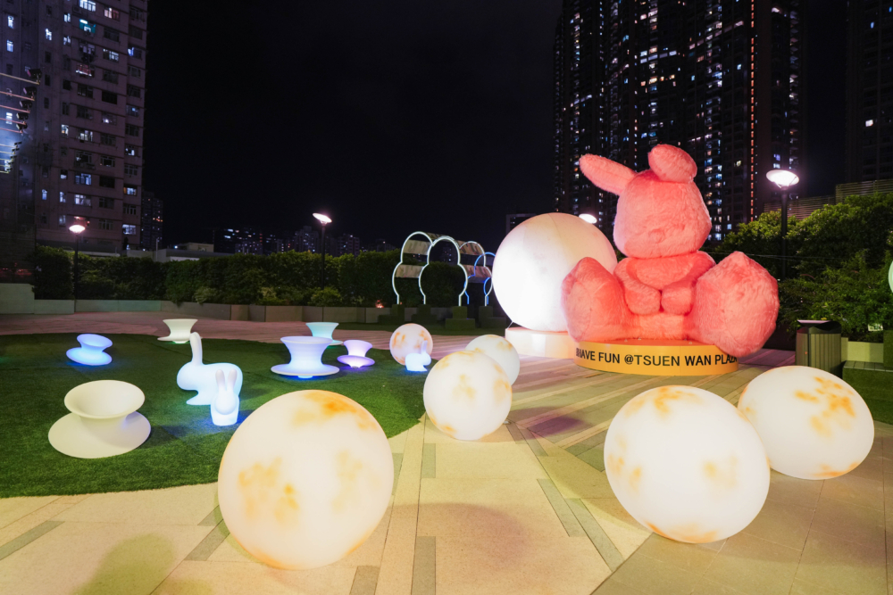 5米高多巴胺粉紅巨萌毛毛兔及3米高巨型滿月！