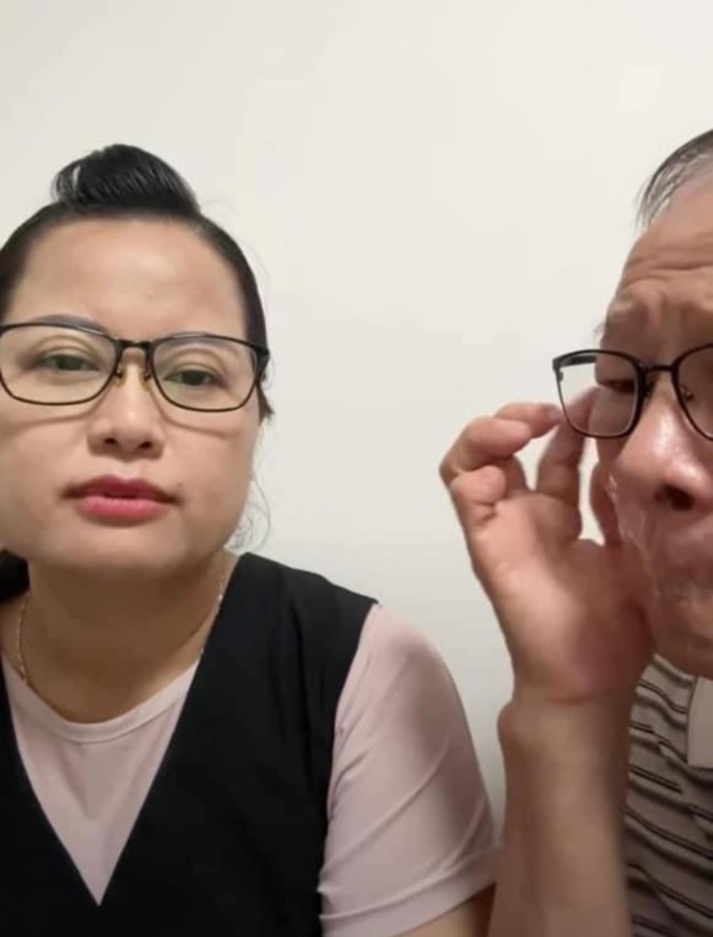 何伯傷心欲絕聲稱：「你再話同我離婚，今日要見血至得，我自願嘅。」