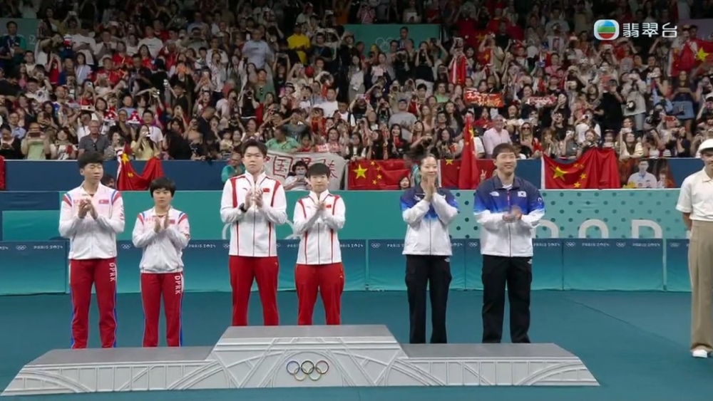 乒乓球混雙中李正植和金琴英取得銀牌