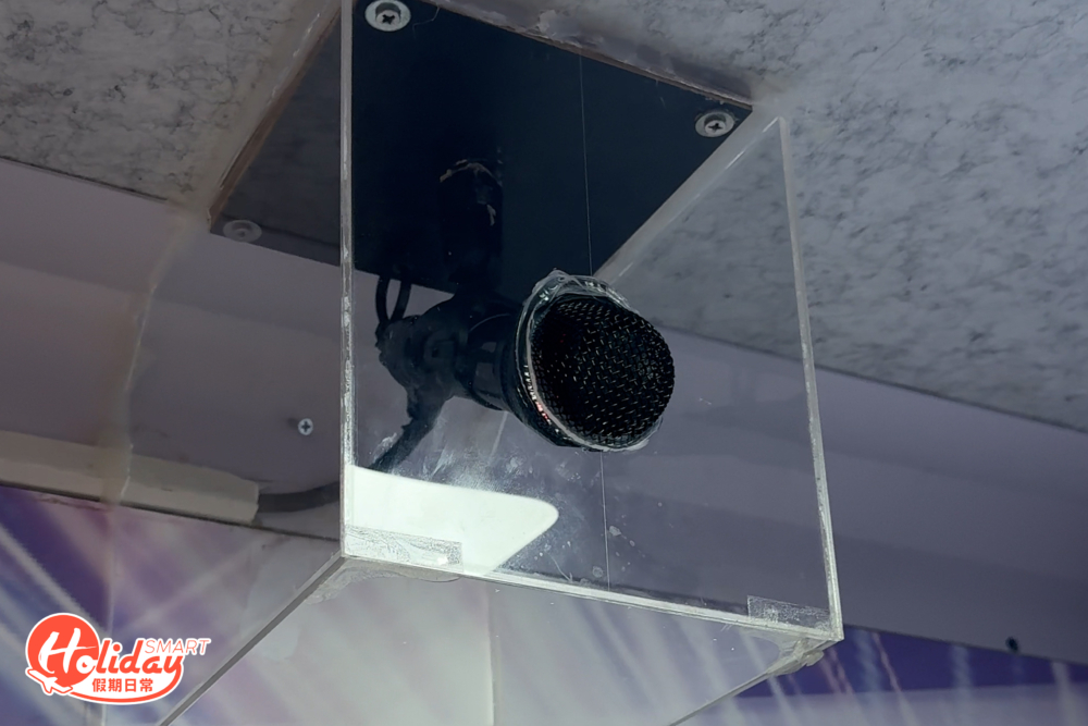 對準面前的壓力指數咪，深呼吸，然後盡情大叫！