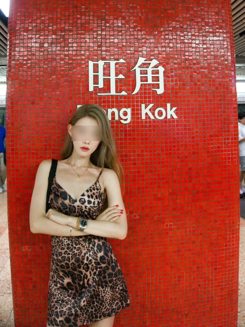 帖文曝光後引發網友熱議，有網民質疑女生假扮廉政公署人員