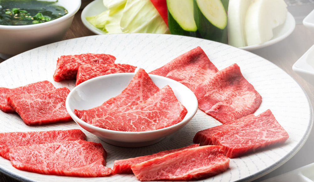 「肉屋 肉一」必吃「特選7種肉品拼盤」。