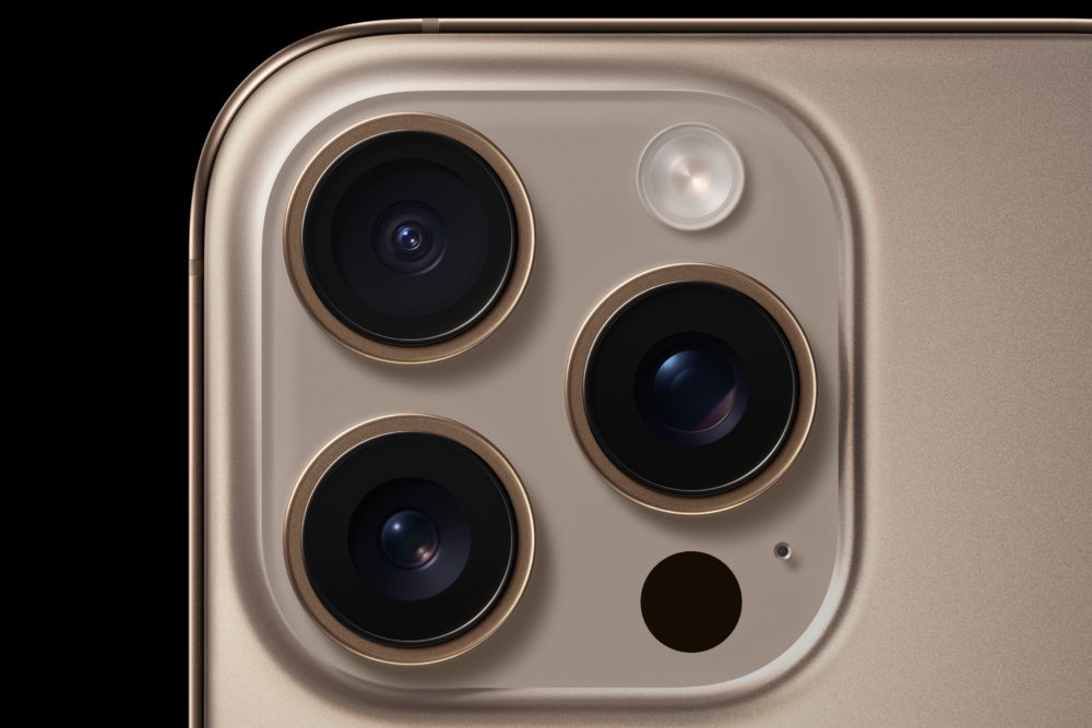 iPhone 16 Pro及iPhone 16 Pro Max配備4800萬像素 Fusion 相機、4800萬像素超廣角相機及5倍望遠相機。