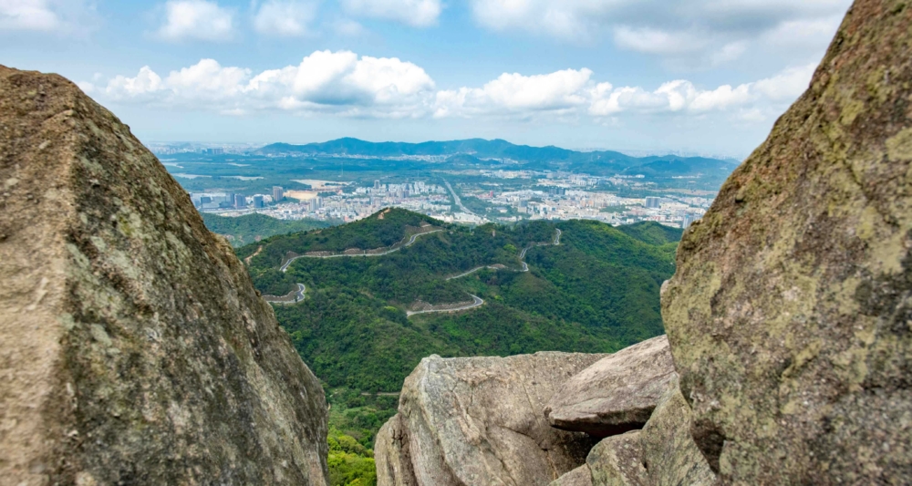 深圳西部第一峰,坐擁鵬城八景之一的「陽台疊翠」!
