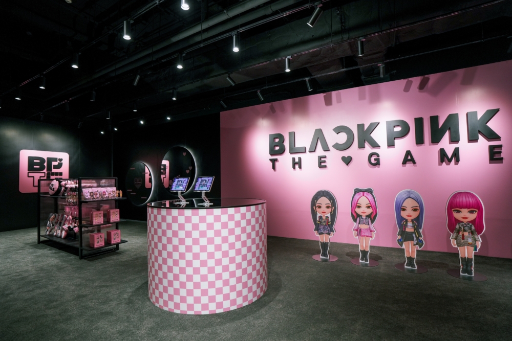 這次於銅鑼灣時代廣場開設全球首間《BLACKPINK THE GAME》實體店。