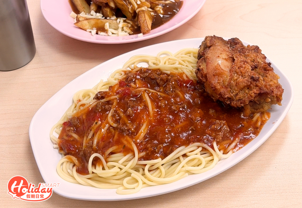 記者就選擇了$42肉醬意粉加炸雞餐。