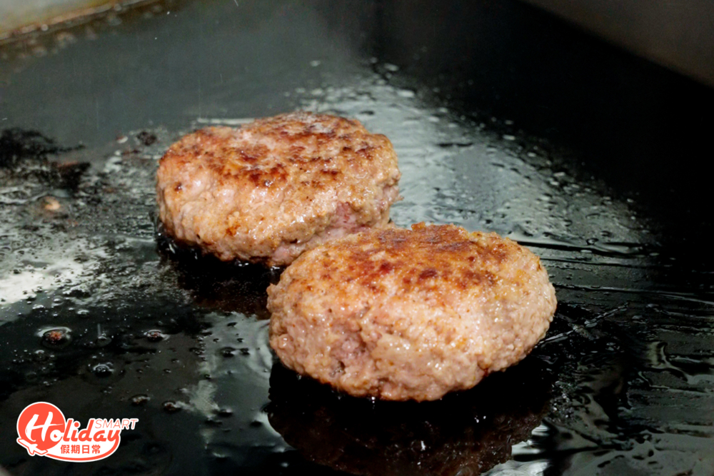 餐廳主打純牛肉製成的和牛漢堡扒。