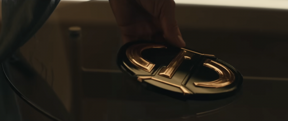 《雷霆特攻隊*》預告出現哨兵服飾所配戴的「S」形腰帶扣！